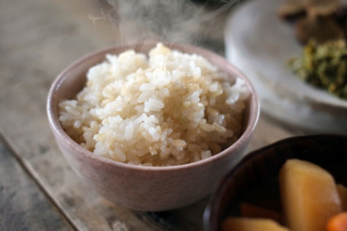 炊きたての玄米ご飯