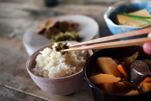 玄米ご飯のある食卓