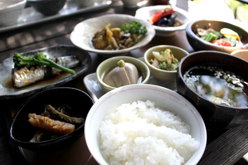 美味しそうなお米のある食卓